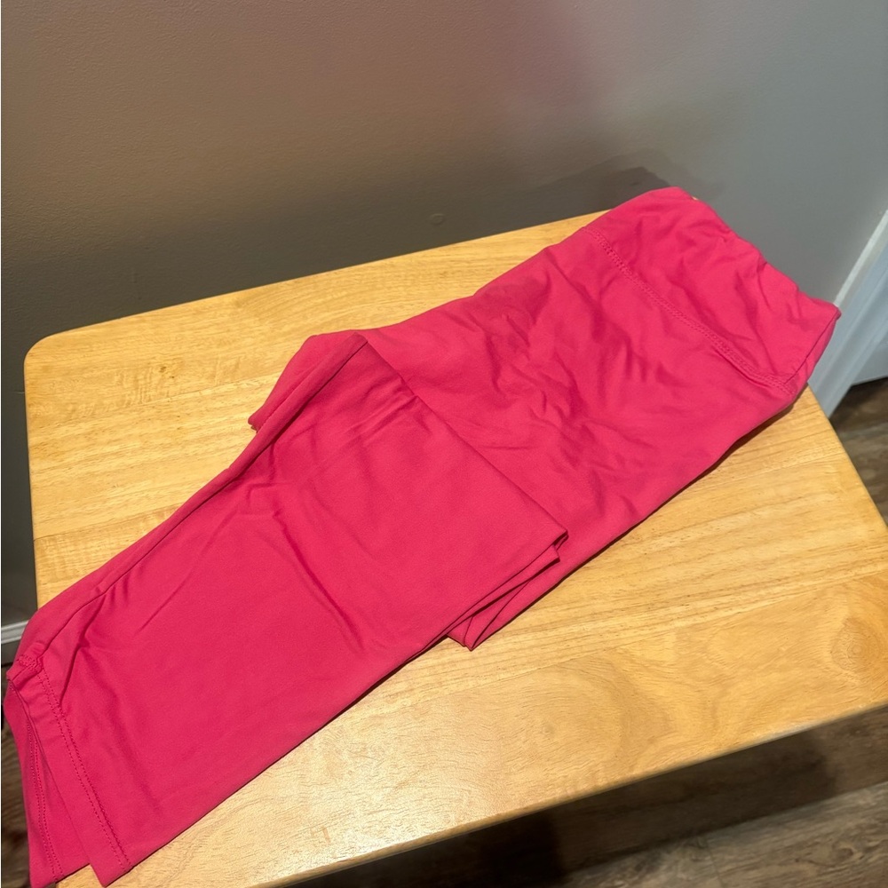 Vibrant Pink Capri Leggings